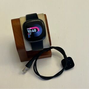 Fitbit Versa 4 (tested, Charger included, black)